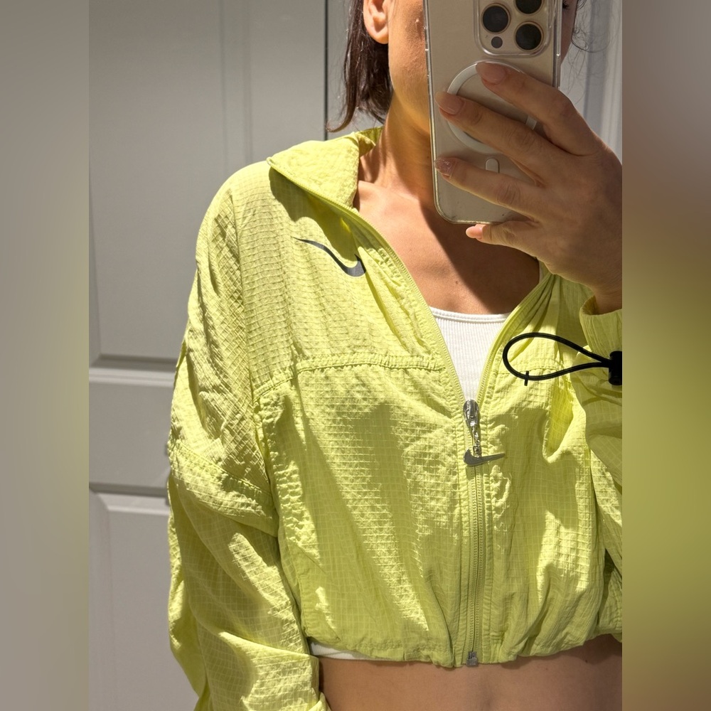 Nike Yellow Ripstop Cropped Jacket - Picture 2 of 9